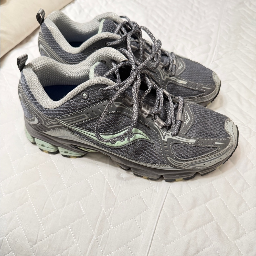 Saucony Gray Running Shoes with Mint Highlights